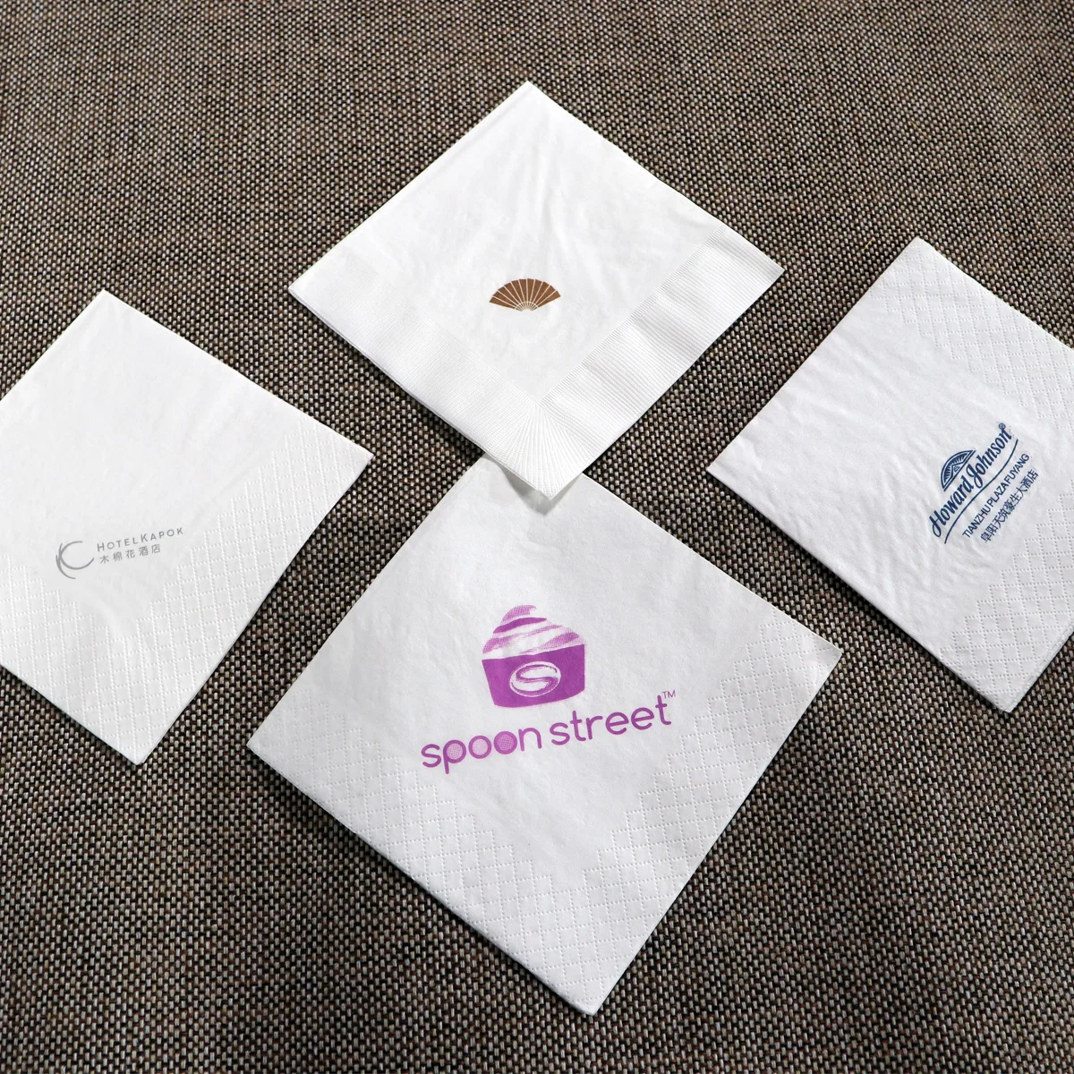 Полотенце из белой целлюлозы с логотипом 330x330 мм