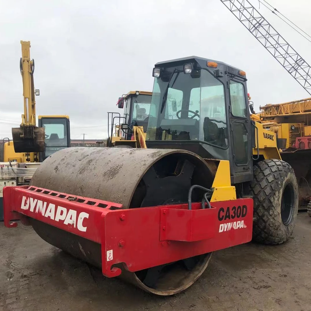 Б/у дорожный каток Dynapacc CA30D в хорошем состоянии, б/у Dynapacc CA25D/CA251D/CA301D/CA30D с хорошими шинами