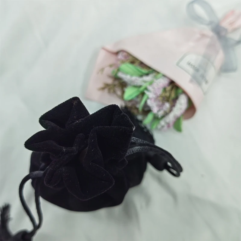 Оптовая продажа бархатный мешочек Ювелирные изделия Шнурок Бархатный упаковочный мешок с кисточкой