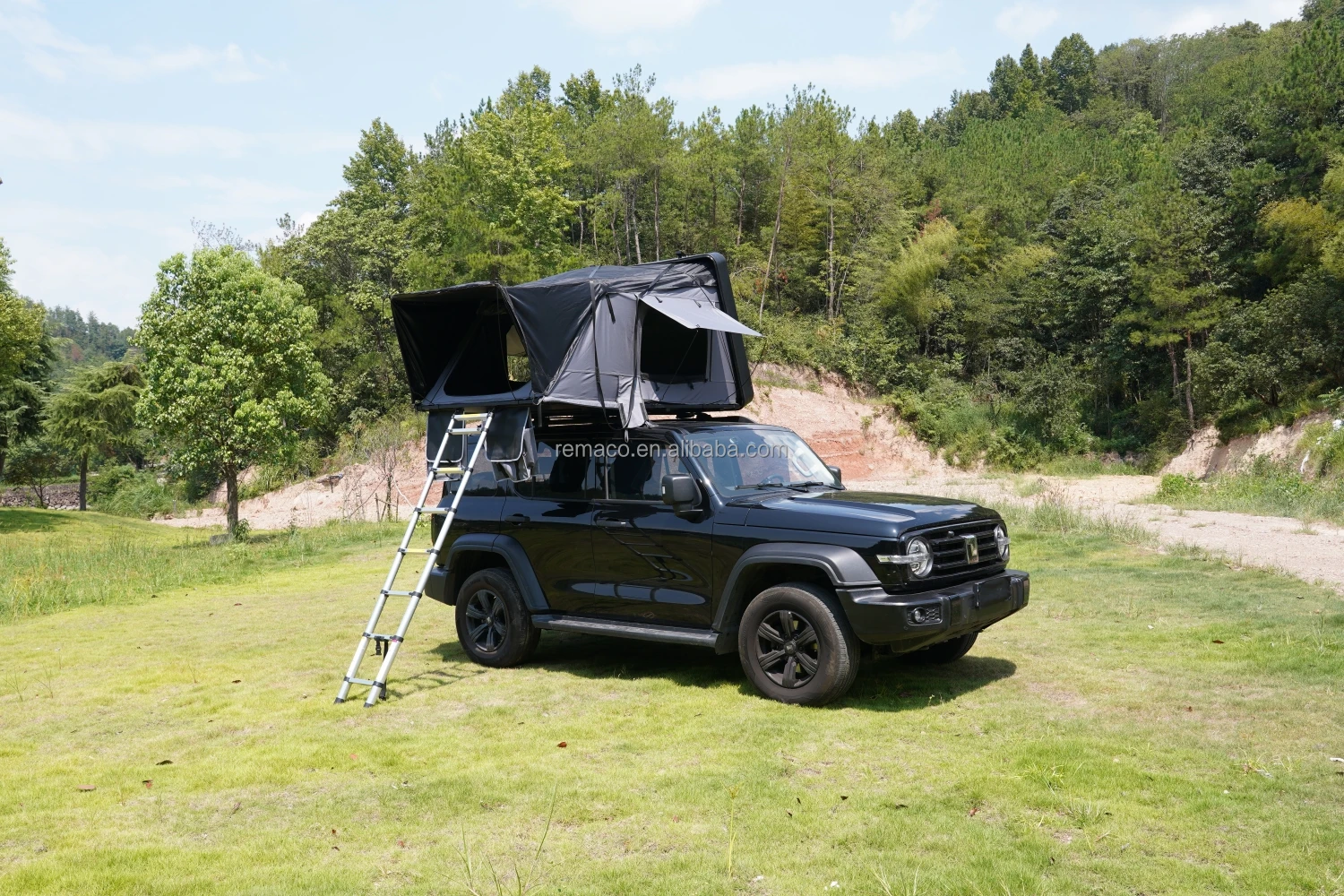 Remaco Waterproof Travelling Camping Land Cruiser Hard Shell Car Roof Top Tent Folding Flip Open Truck Rooftop Tent for Sale