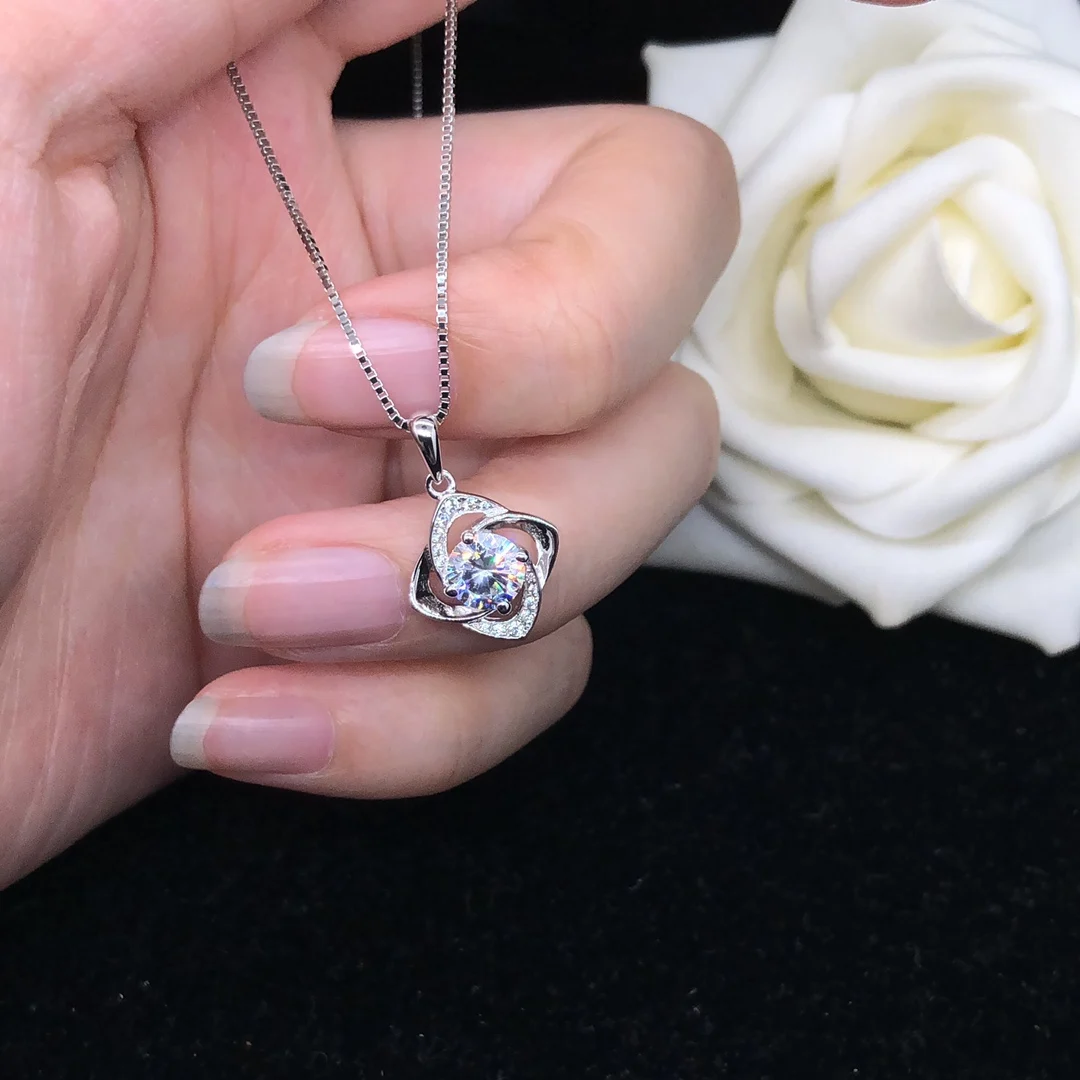 S925 Silver White Gold Plated Four Leaf Clover Pendant 0.8 CT D Color Solitaire Moissanite Pendant Necklace For Women