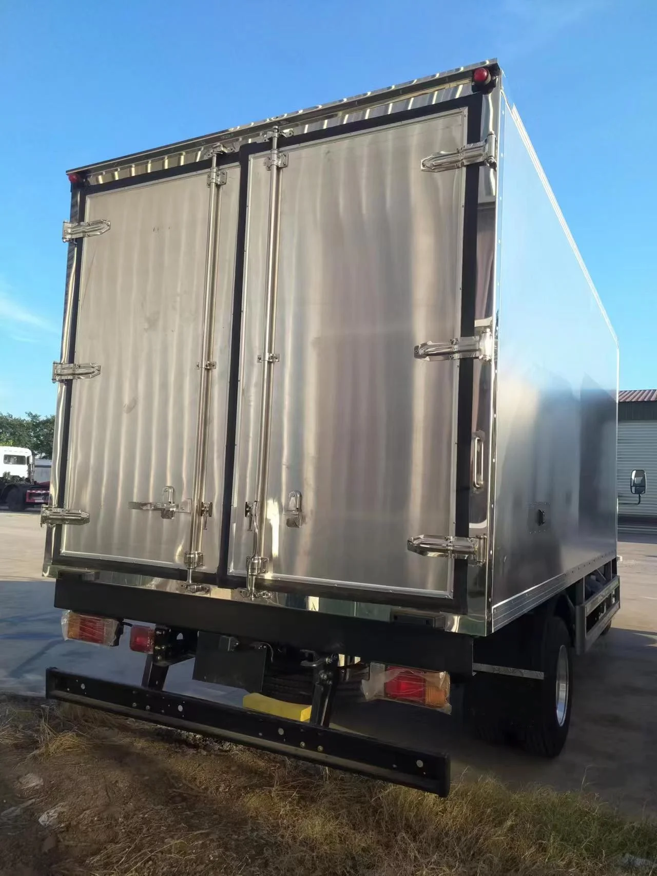 Customizable  new design ISUZU 4M Stainless steel  refrigerated truck refrigerator car cold box truck freezer truck chill car
