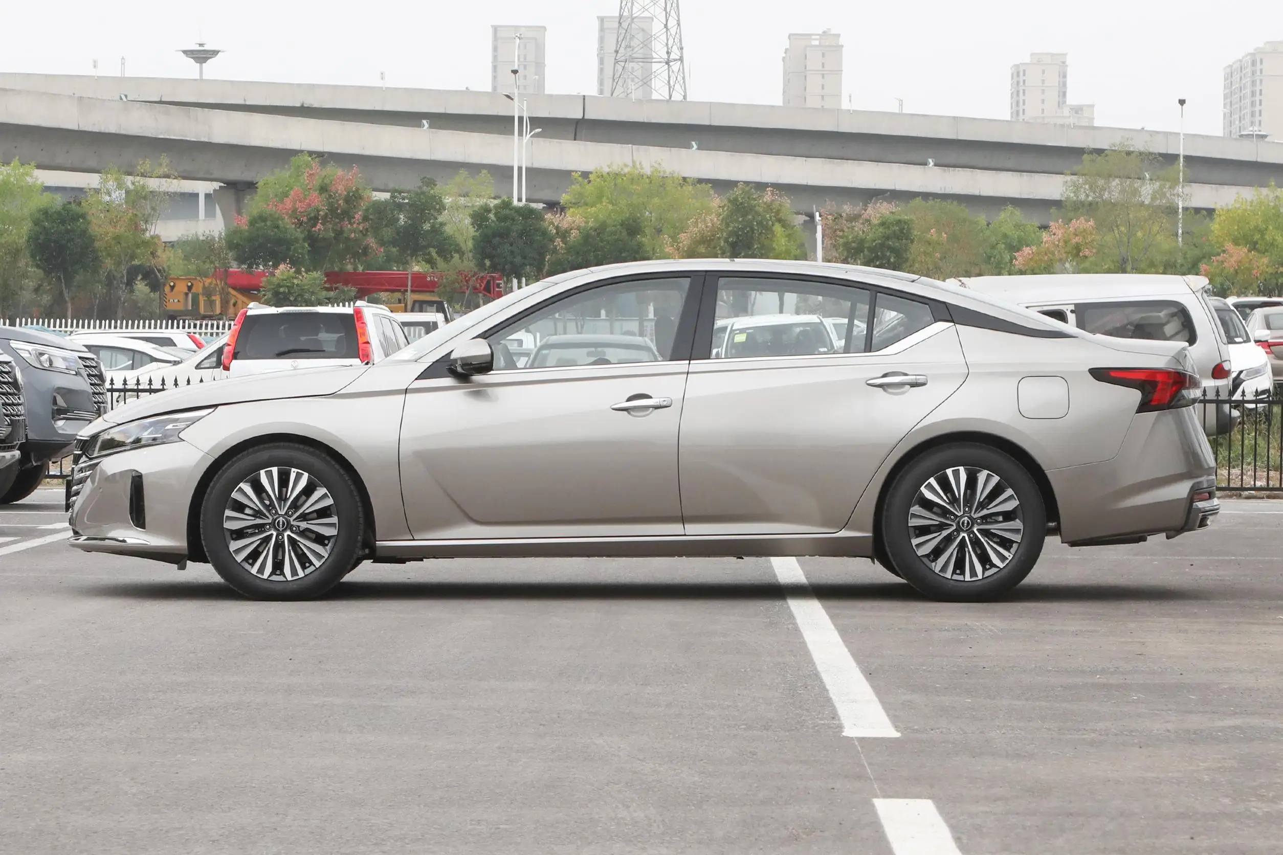2022 2.0L XE XL-TLS XL-UPR XV nissan Teana