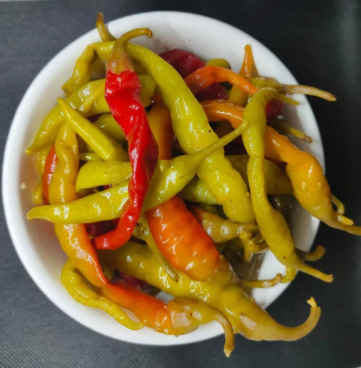 Маринованный ломбарский перец