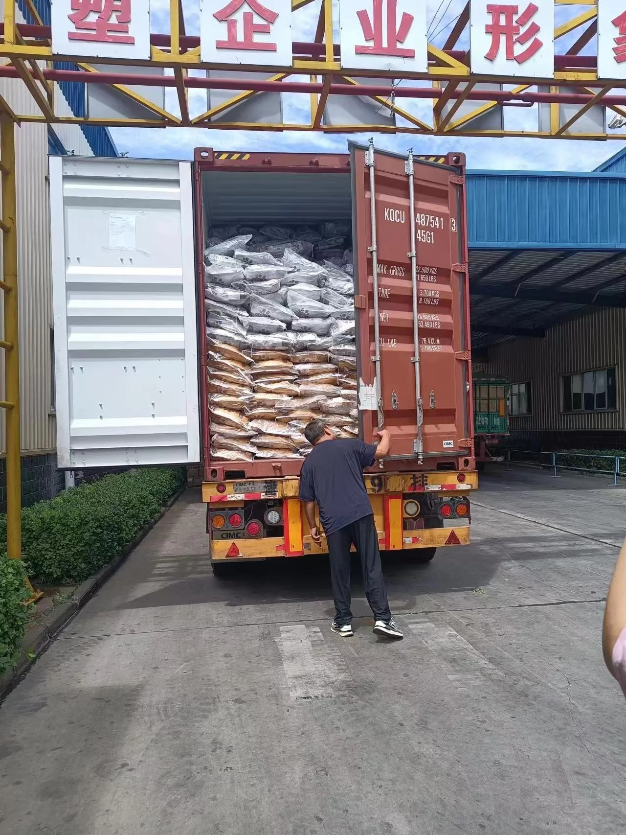 Оптовая продажа 100% натуральных прямых продаж оптовая 15 кг мешков для взрослых средний и гигантский корм щенков хорошее соотношение цены качества