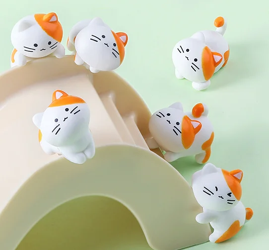 Wholesale Custom Resin Cat Table Miniature Micro Animal Figurines Kids Party Car Cup Hanging Decor Board Game Sculpture Garden