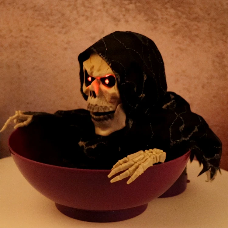 2021 завод OEM оптовая продажа скелет конфеты тарелка конфеты сумка Хэллоуин светящийся звук Скелет встряхивание страх реквизит визиты призрак