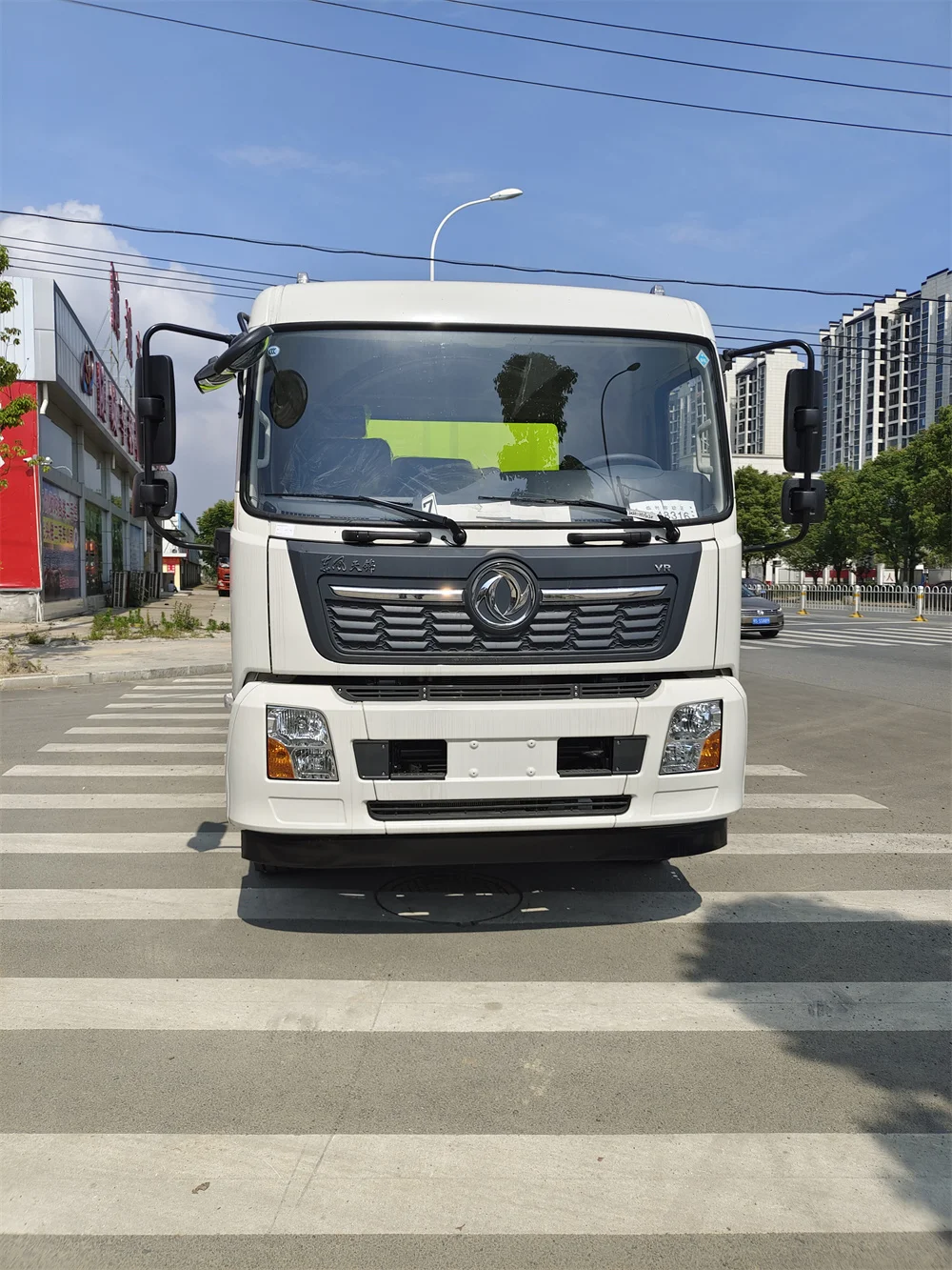 Hot sell Dongfeng tiajing Vacuum sweeper truck  factory price for sale /road sweeper truck