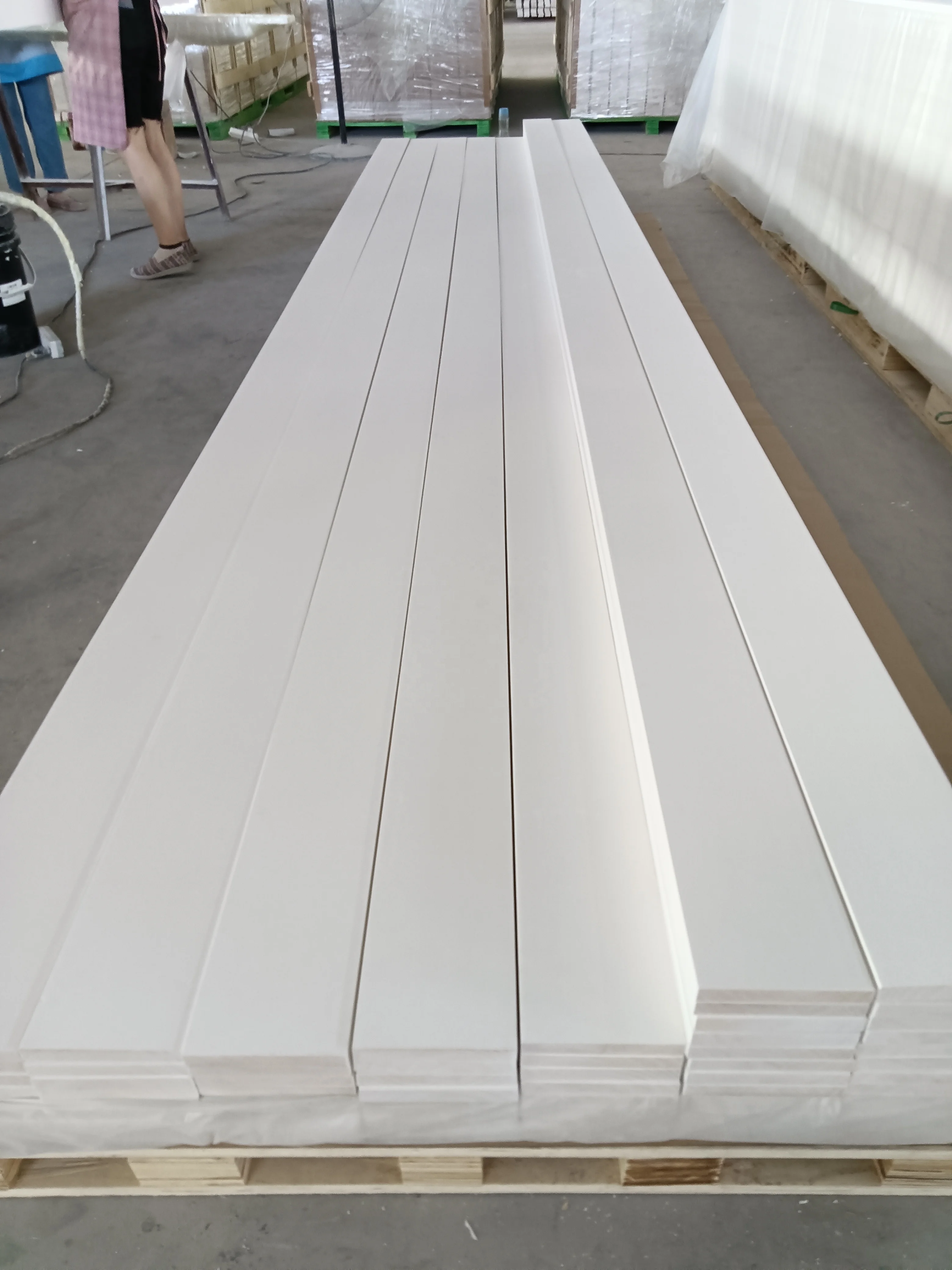 OEM/ODM White Primed Wall Trim Baseboards Skirting Boards Wood Mouldings