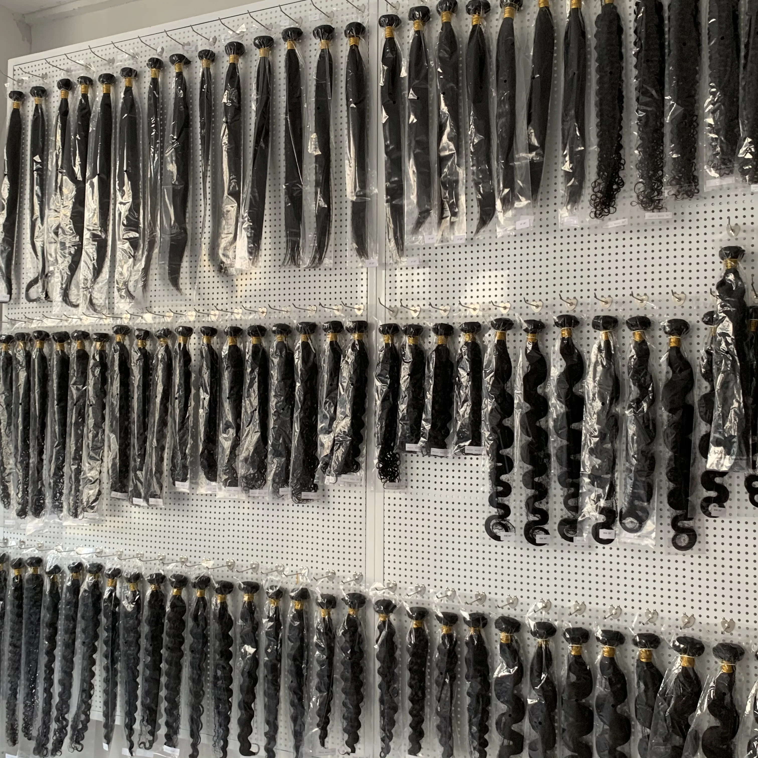 Бразильские натуральные необработанные волосы среднего уровня, оптовая продажа, 100% человеческие волосы, сделка 20,22,24,26,30 дюймов, сделка в четыре пакета