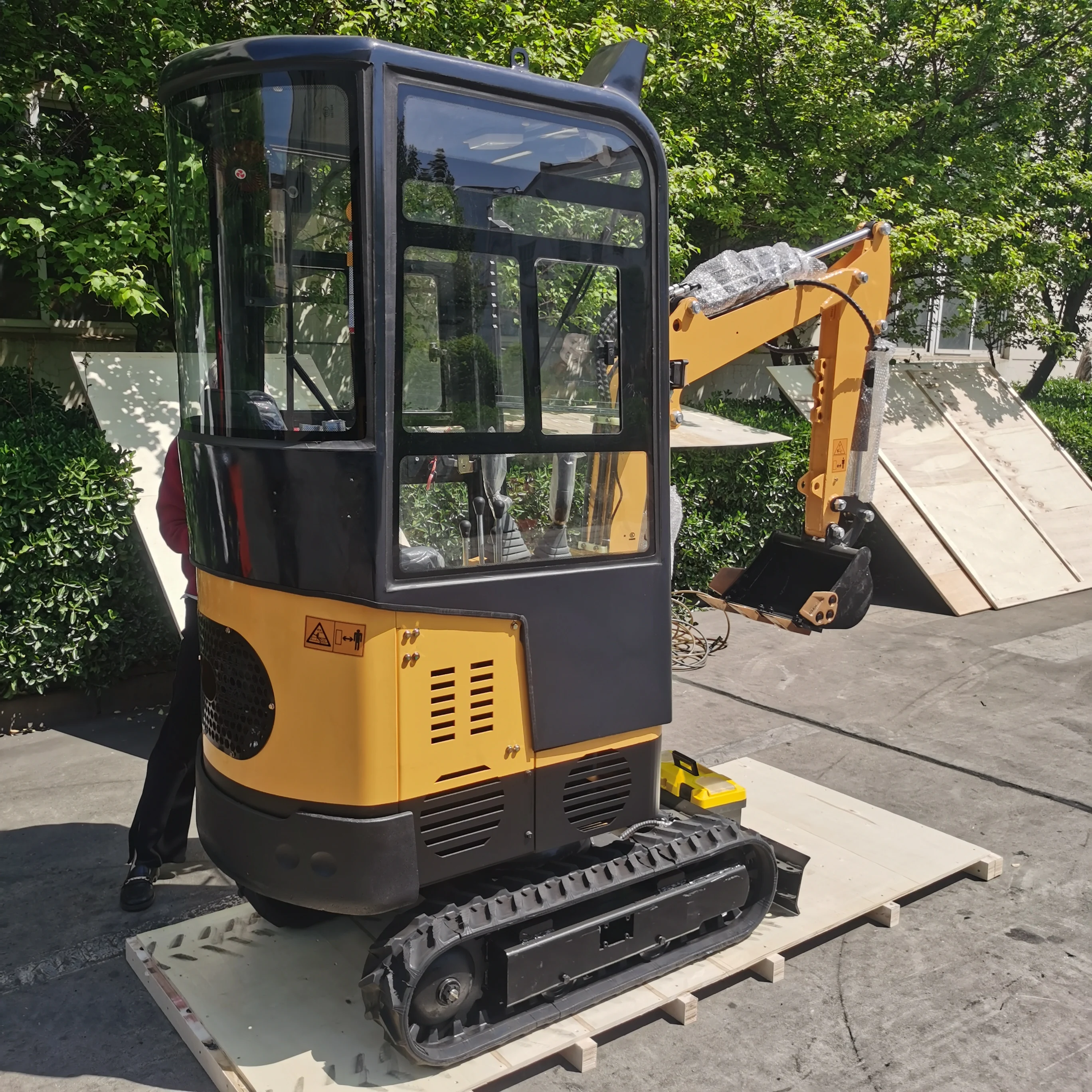 FREE SHIPPING! Original Manufacturer CE/EPA/EURO 5 0.8T 1.2T 1.8T  Kubota Engine small digger  mini excavator
