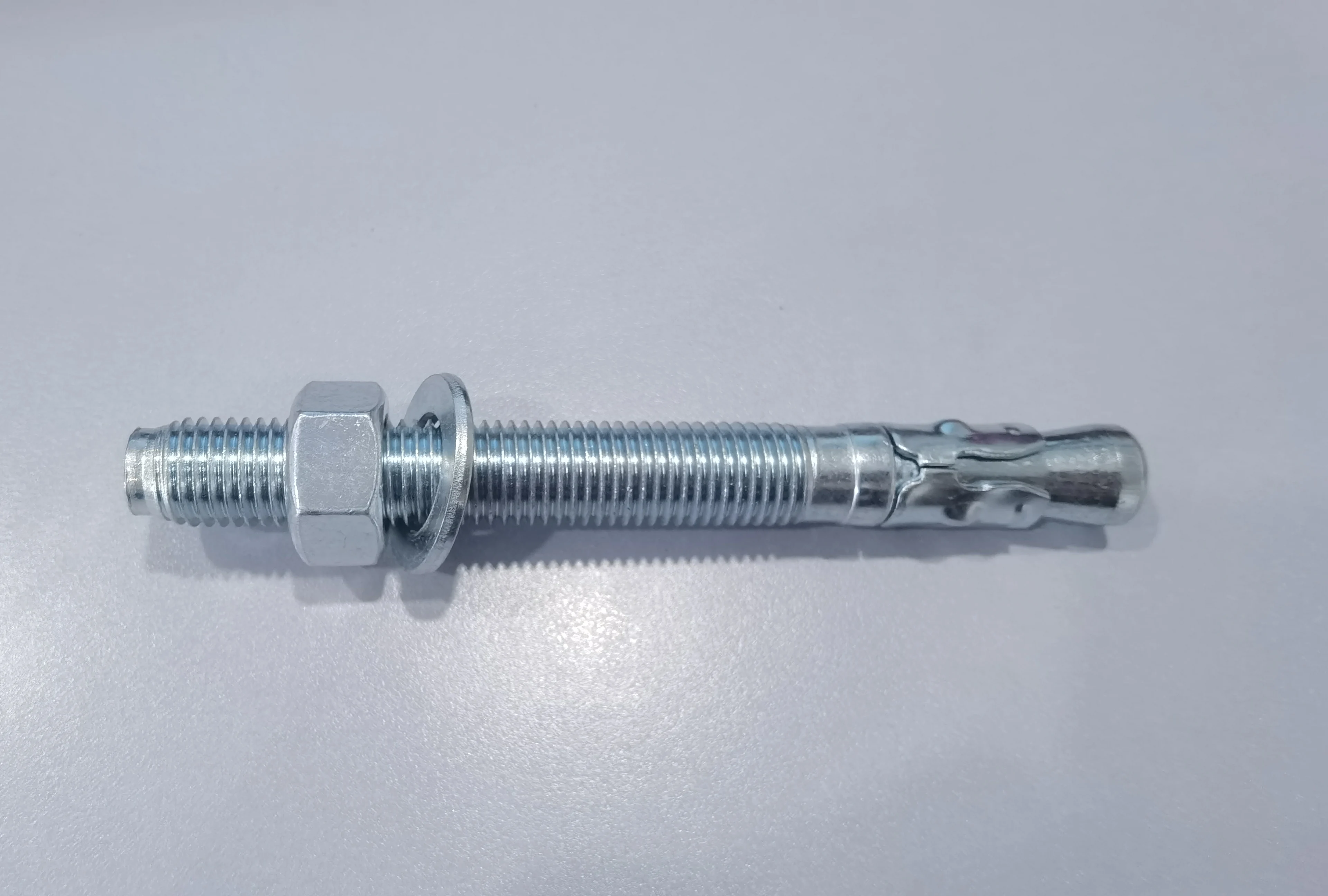 NJMKT клиновые анкеры расширения из углеродистой стали и нержавеющей стали, одобренные для треснутого бетона, нетреснувшего бетона