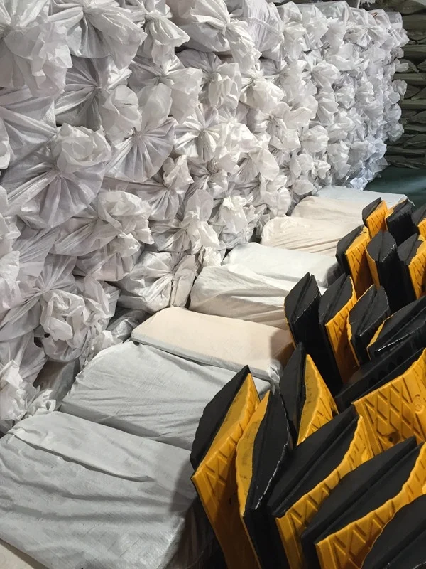 500*350*50Mm Automobile Parking Slope Limit Buffer Belt Yellow Black Rubber Speed Bump