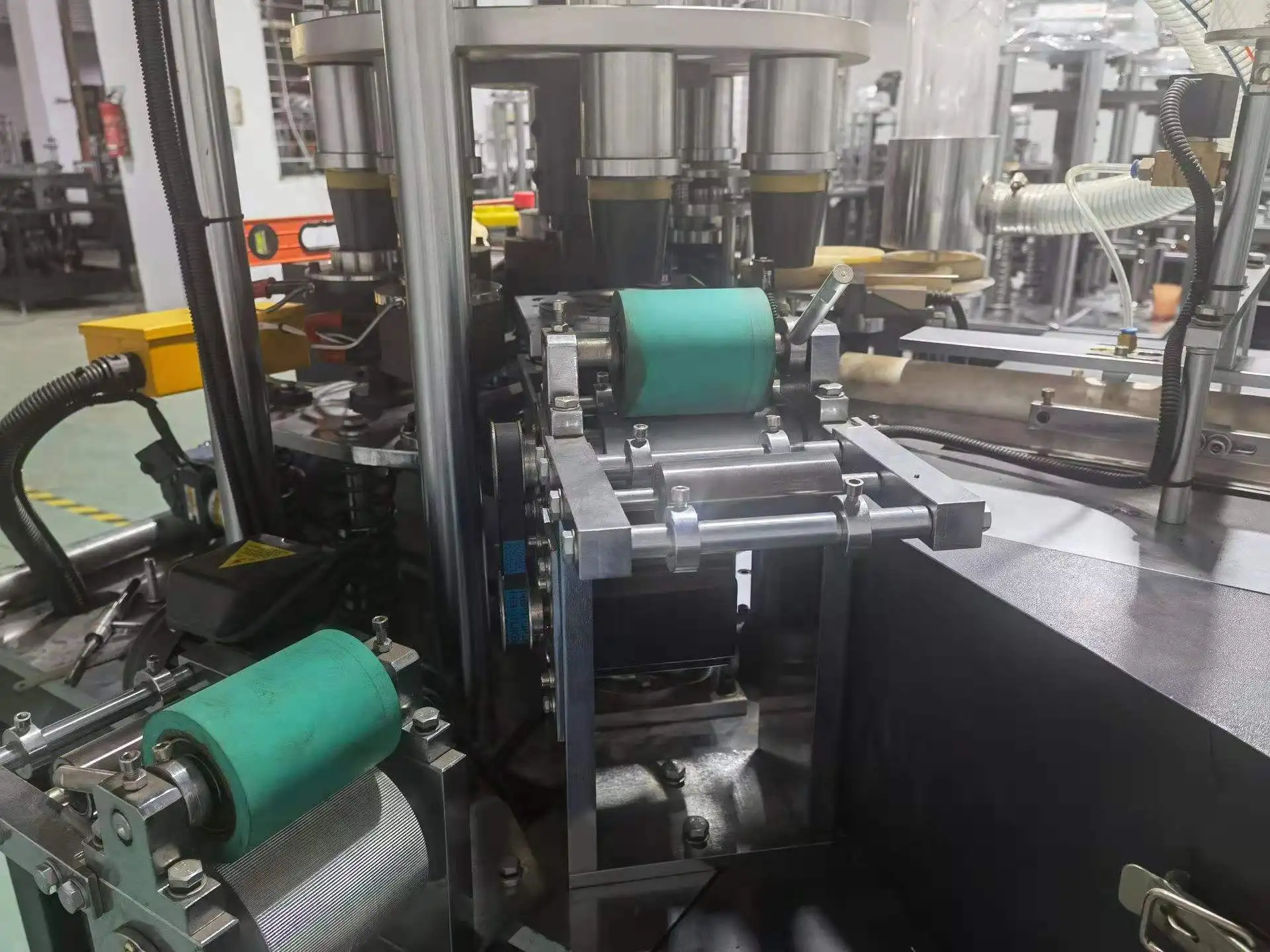 2023 Automatic PS PP Pet Plastic Milk Tea Coffee Water Tea Disposable Glass Cup Making Machine