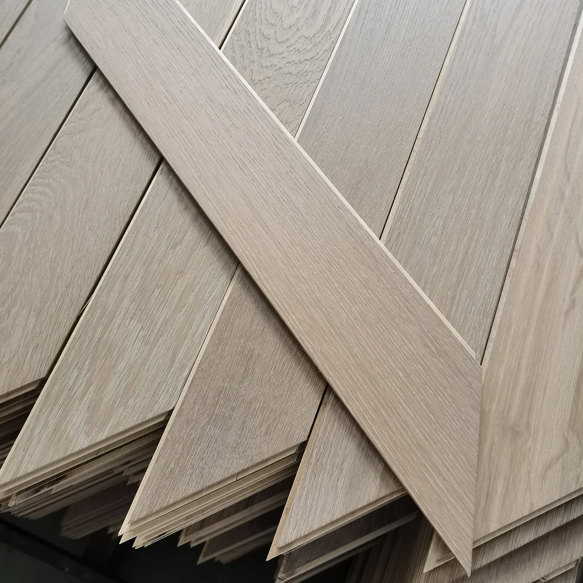 Smoked Color Classic Design Plywood Chevron herringbone Multi-layer Oak wood Parquet Engineered Hardwood Flooring