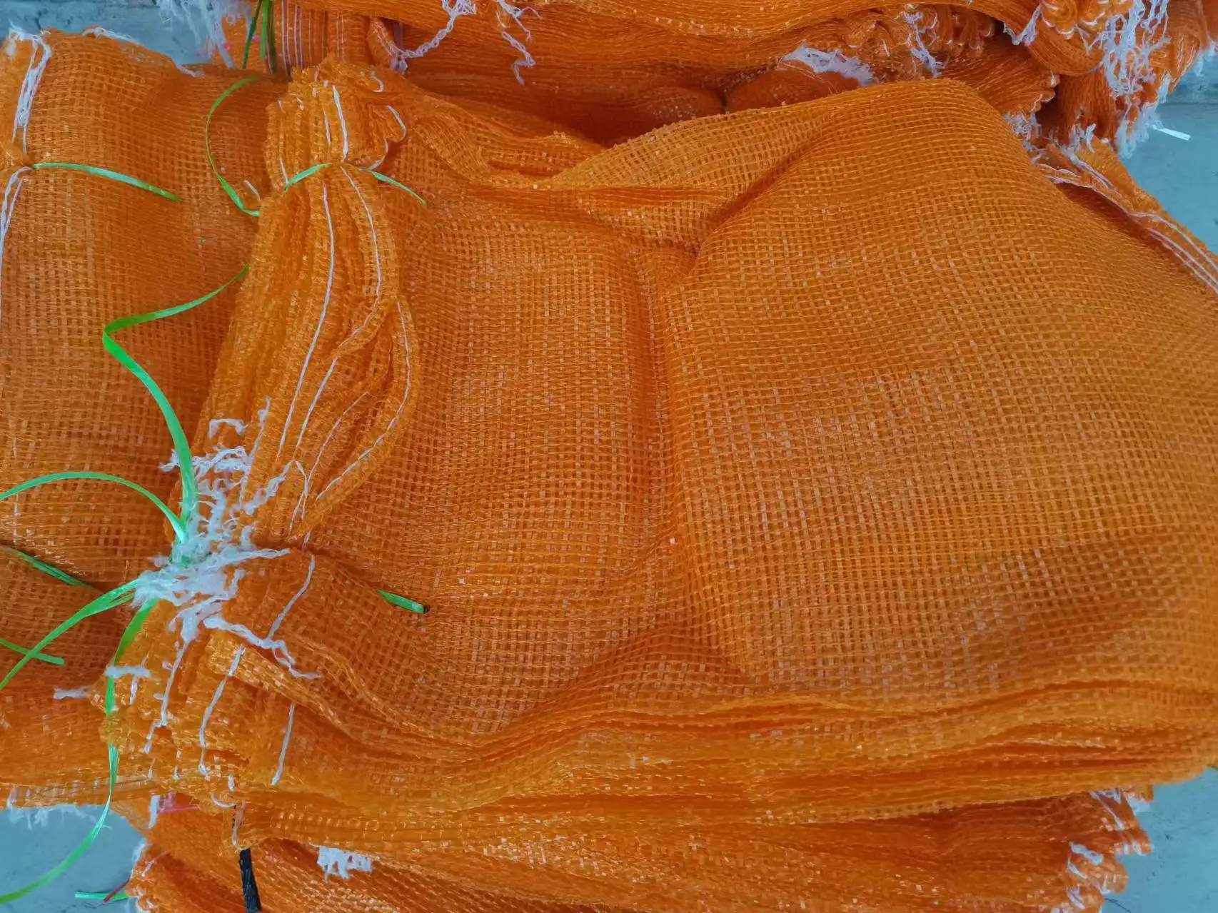 wholesale orange mesh bags with drawstring for packaging fresh fruits and vegetables plastic net bags
