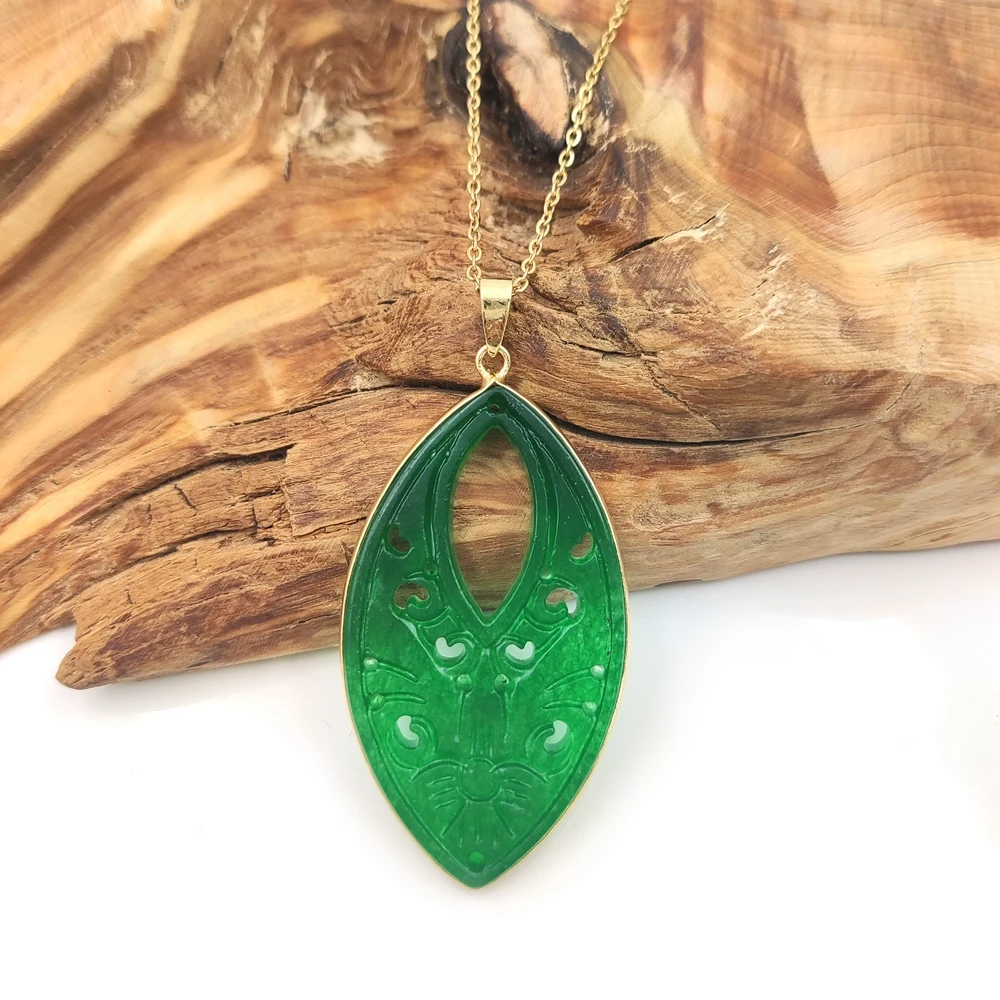 wholesale natural crystal green jade stone slice pendant carved Chinese style gemstone bezel oval donut pendant gold necklace