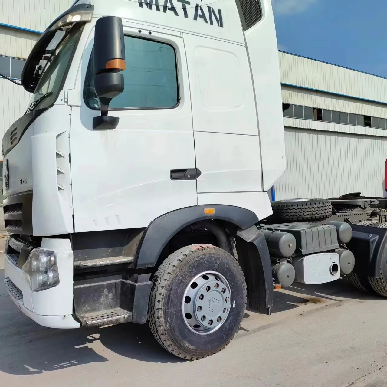 Sinotruk howoA7 tractor truck head truck for construction