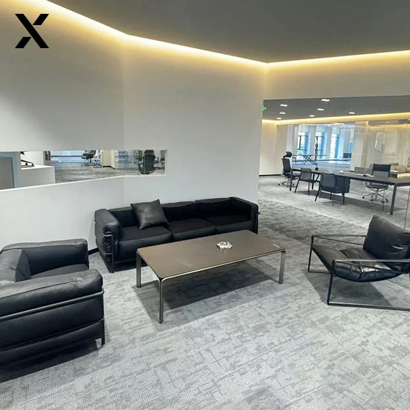 Набор деревянных офисных стульев