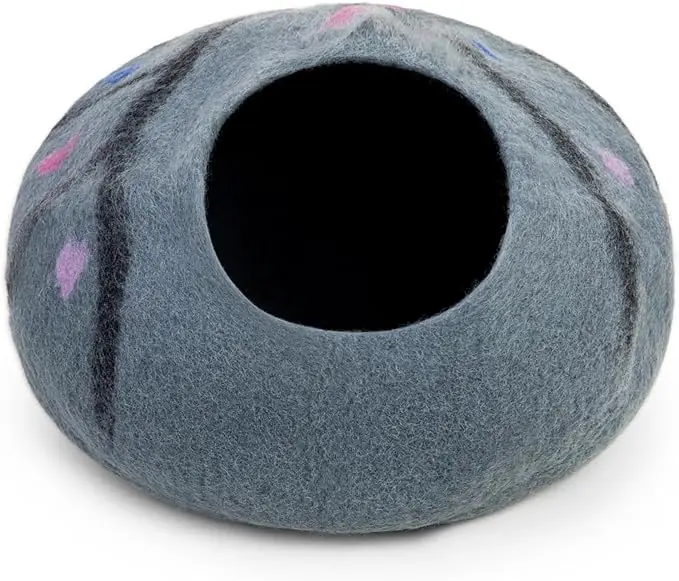 Source factory wool felt cat bed universal cat bed for all seasons semi-enclosed handmade pet bed machine washable