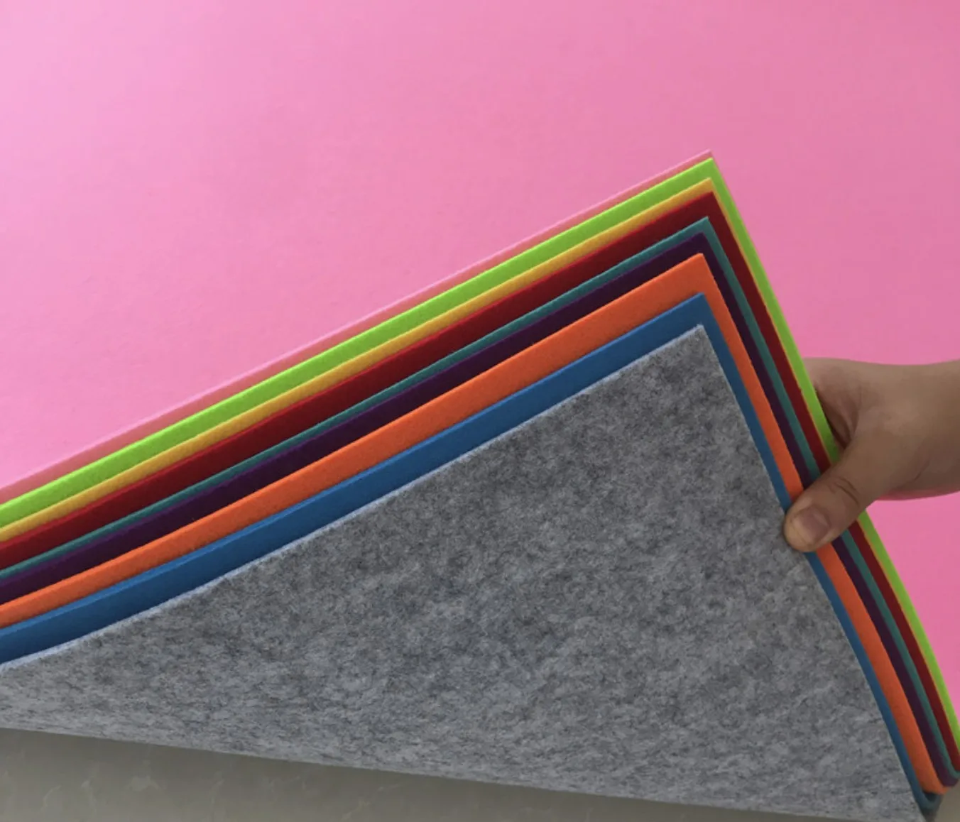 Customized color soft recyclable nonwoven 100% polyester felt Needle-punched pp spunbond nonwoven fabric