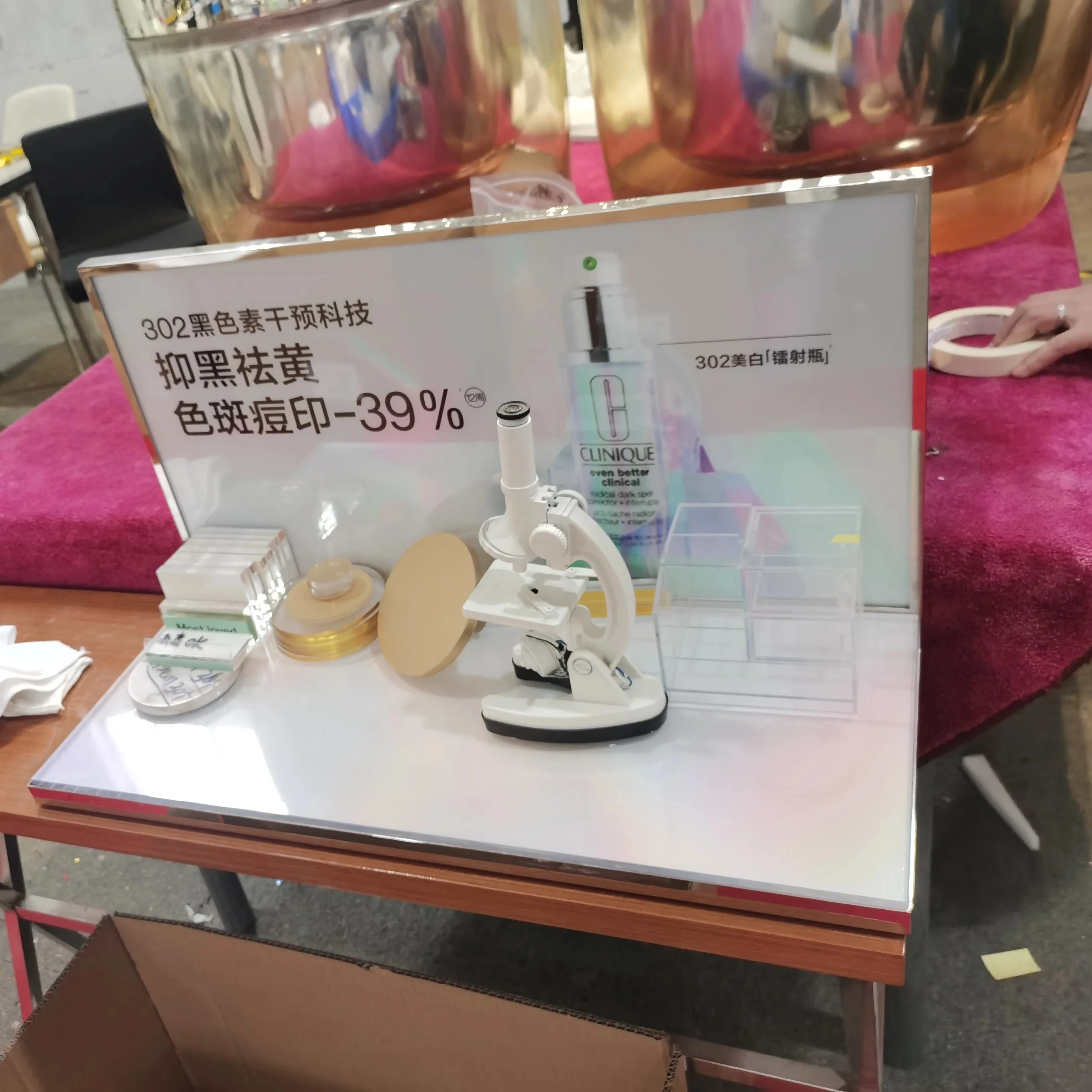 Custom Cosmetic display stand cardboard display stands for cosmetic acrylic L shape display stand