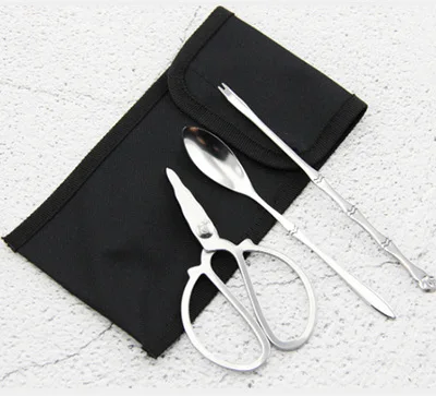 Crab eight special tools clamp to peel and cut the crab eating gate