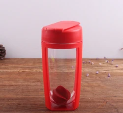 2022 Hot Sell Portable Bpa Free Plastic Gym Protein Powder Shaker Water Bottle 600ml With Ball