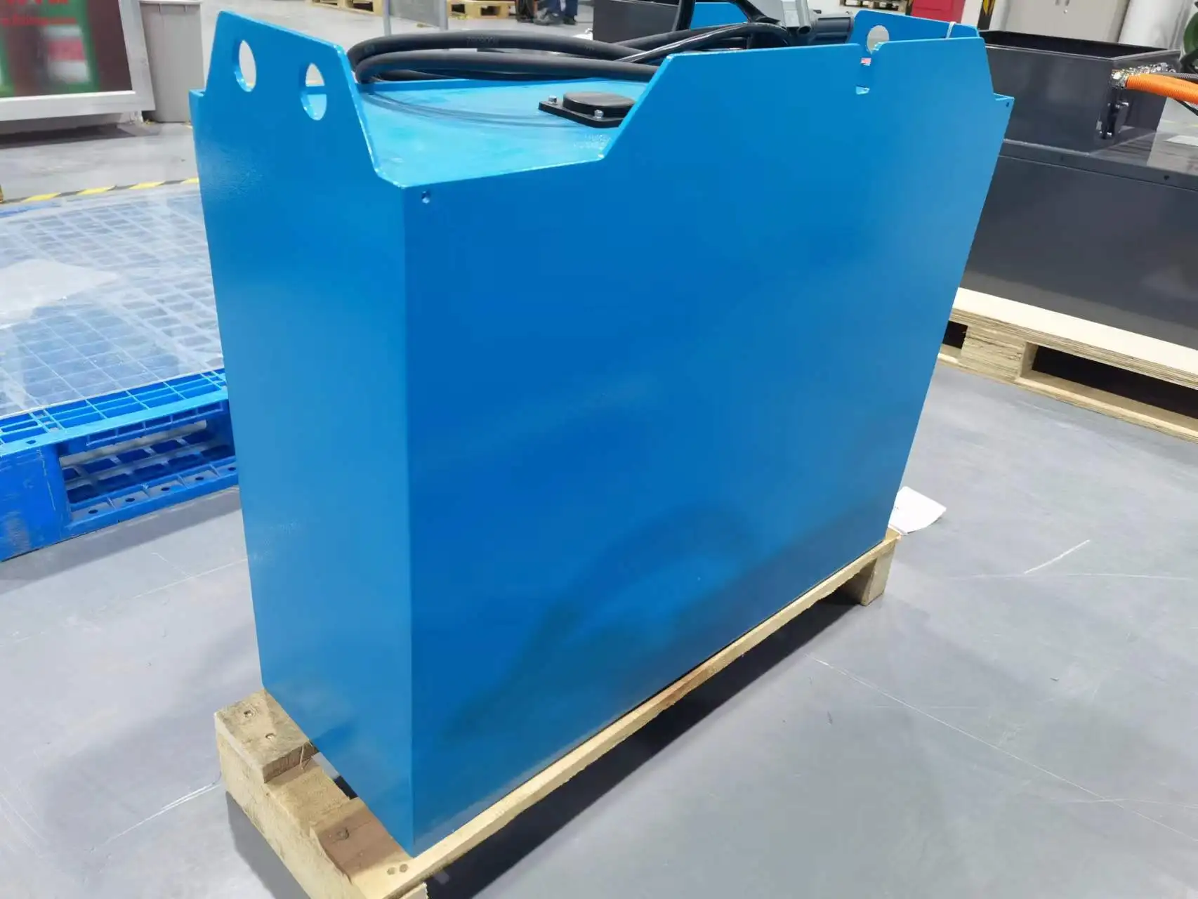 Rechargeable 12v 24v Volt 36v 48v 80v 300ah 320ah 480ah 600ah Smart Lithium Forklift Battery With Charger