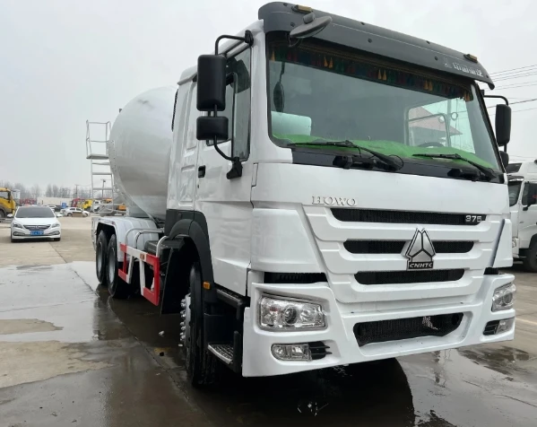 low price Sinotruk HOWO 6X4 12 Cubic Meters Concrete Mixer Truck for sale