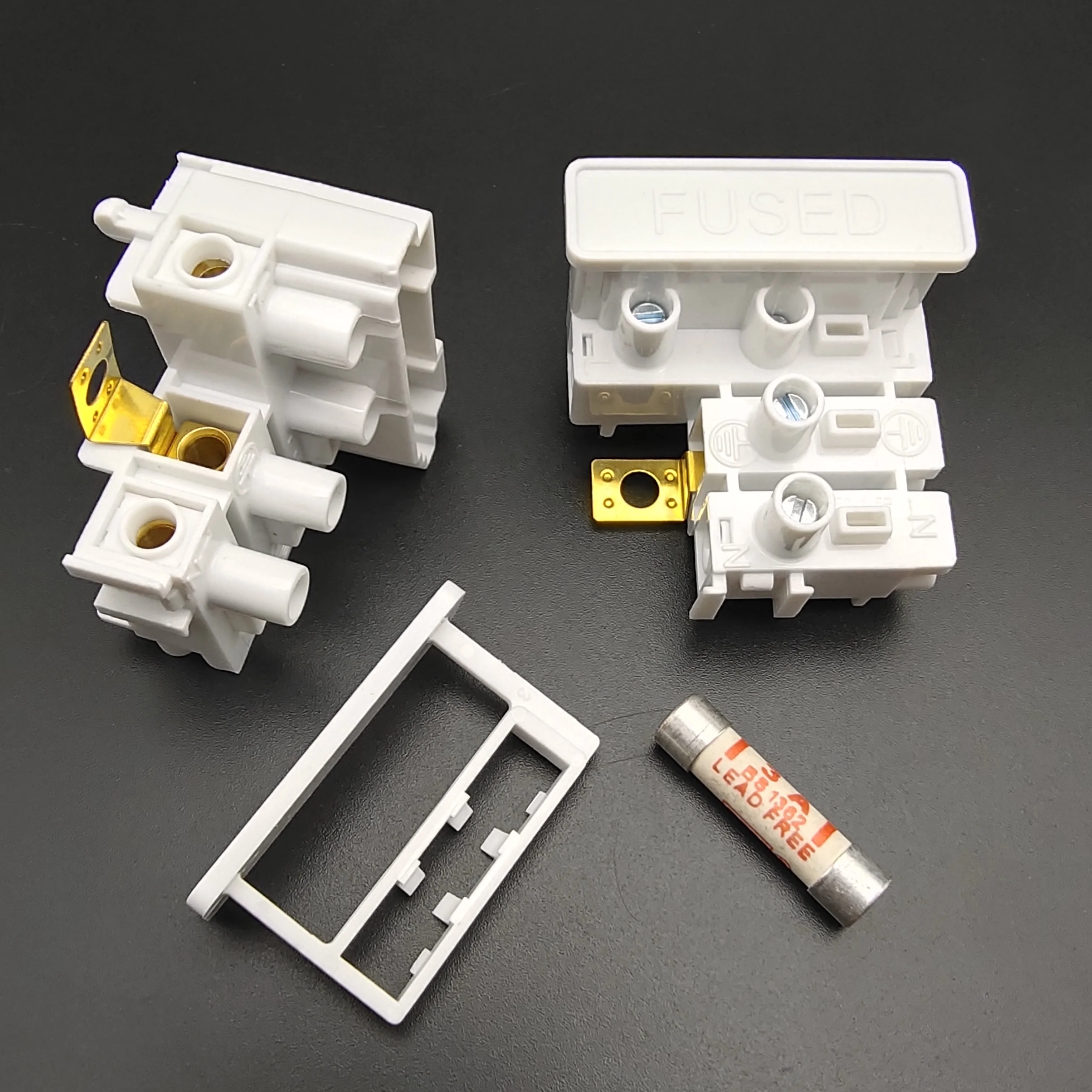 FTB 8 fuse terminal block with grounding plate Screwless  BS Fused Terminal  Wiring range 2.5 mm2 With BS-1362 ceramic fuse