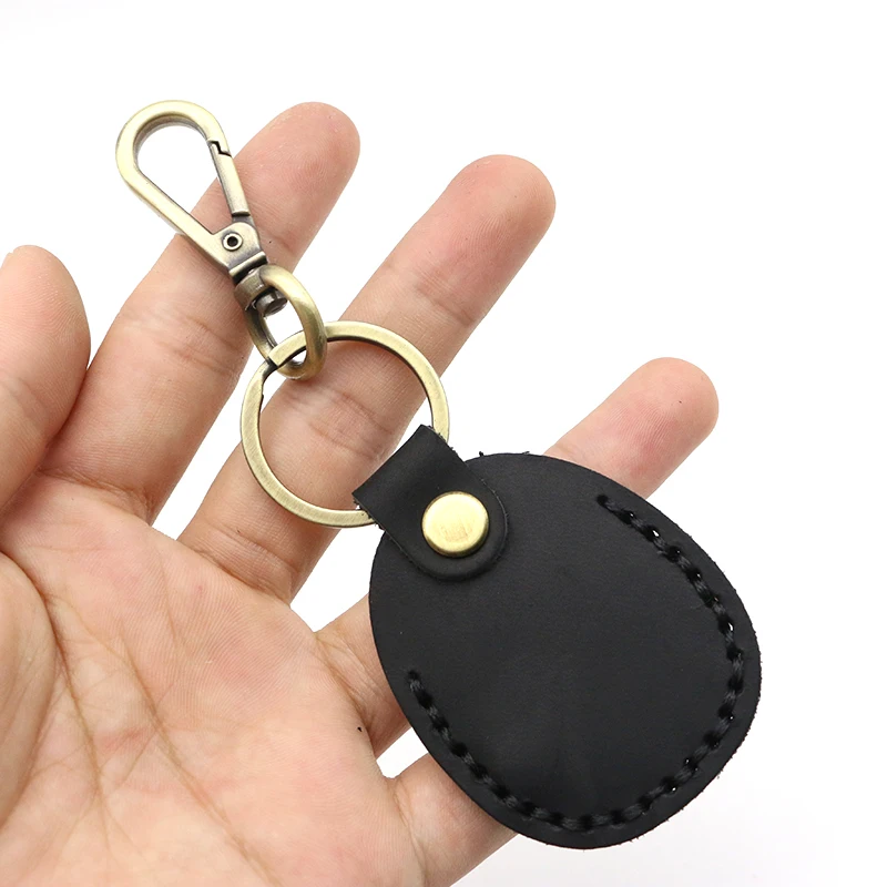Luxury Retro Real Leather Access Card Case Protective Anti-Lost Locator Accessories Metal Hook Custom Logo Holder Keychain Bags