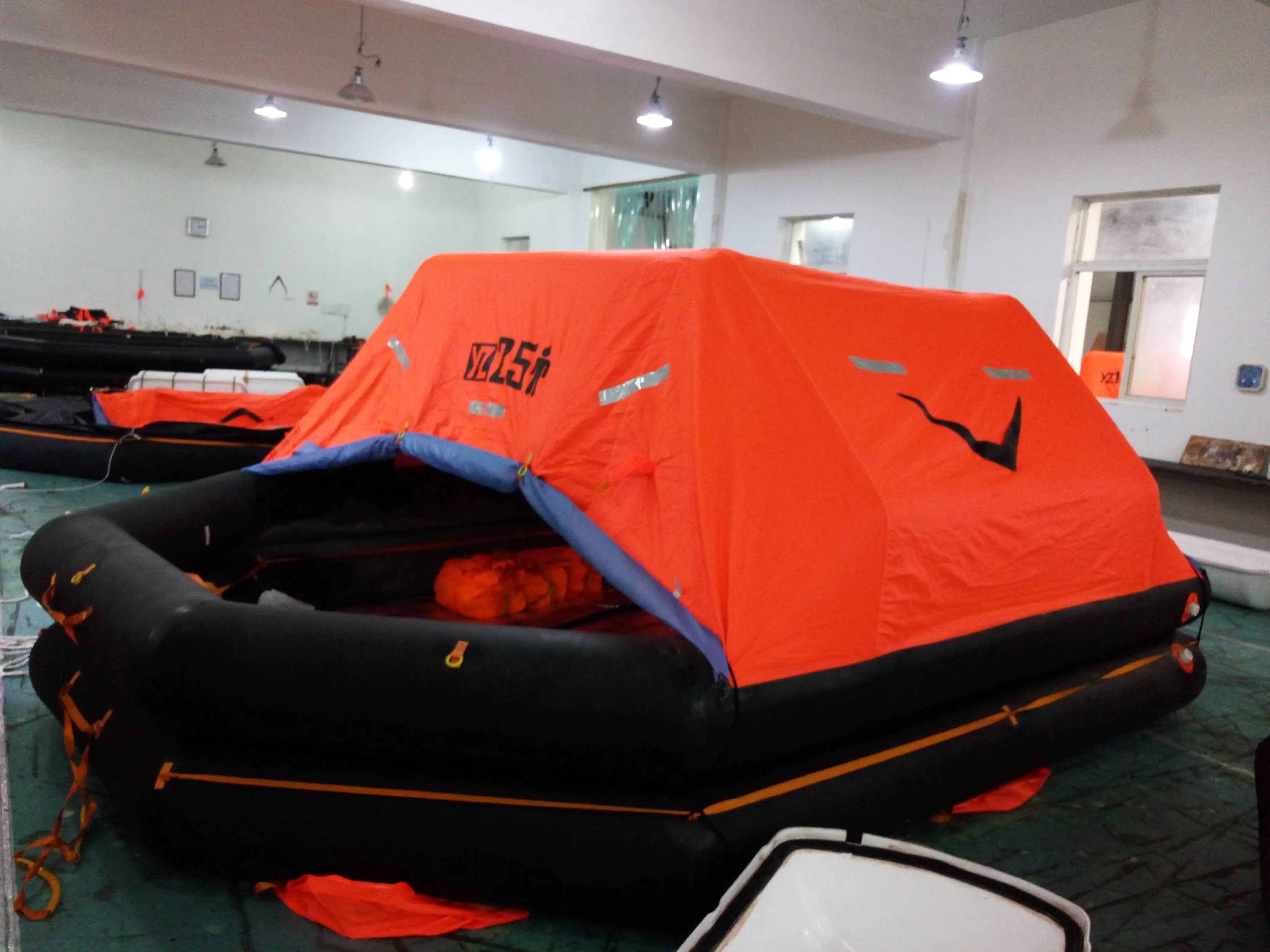 4 To 25 Passagers Self-Inflatable Life Raft For Marine Safety