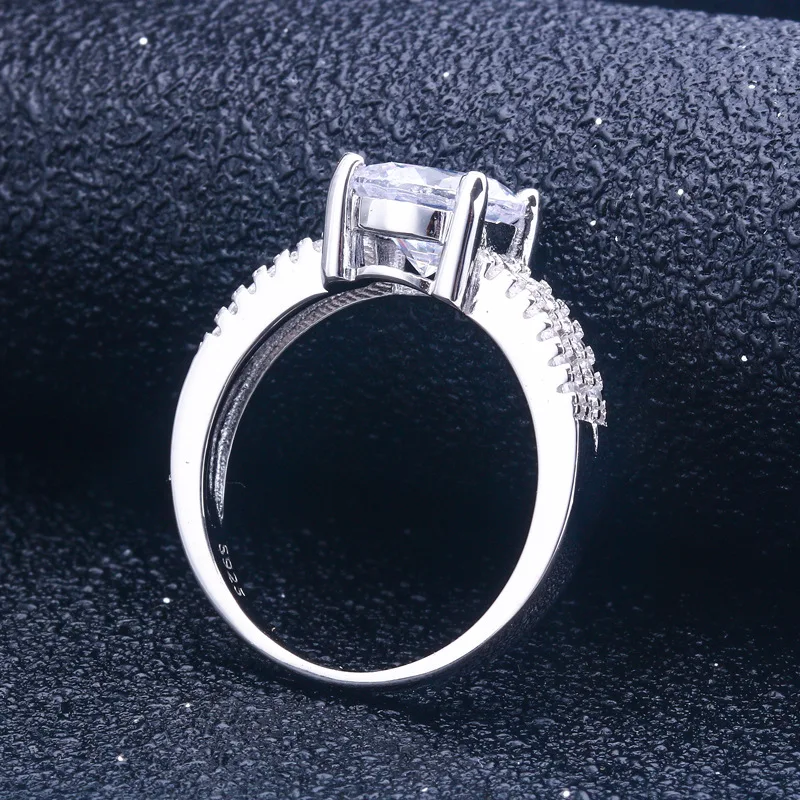 Custom Desgin Jewelry Ring With Single CZ Stone Round Brilliant Cut Promise Engagement Rings For Women