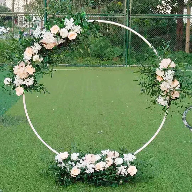 Simple style single ring iron arch backdrop for wedding