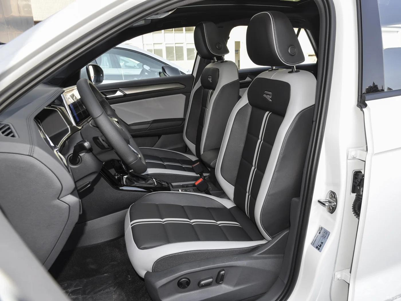 Volkswagen T-ROC новые автомобили 300TSI DSG 2WD Edition бензиновый автомобиль VW 5 мест внедорожник с черным верхом Полный вариант