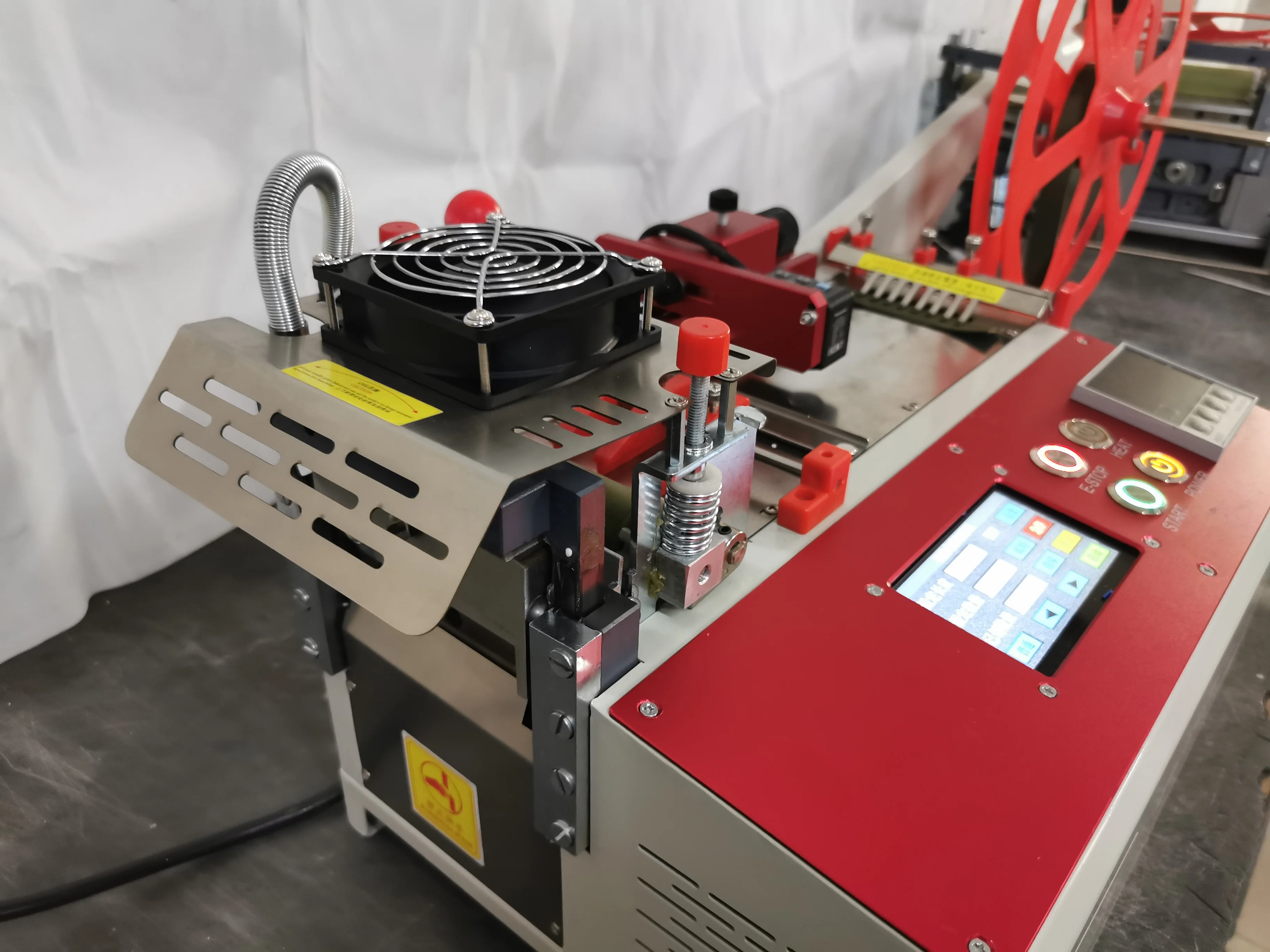 Automatic Label Hot Cutter Hot and Cold Cutter with Sensor Printed Label Cutting Machine