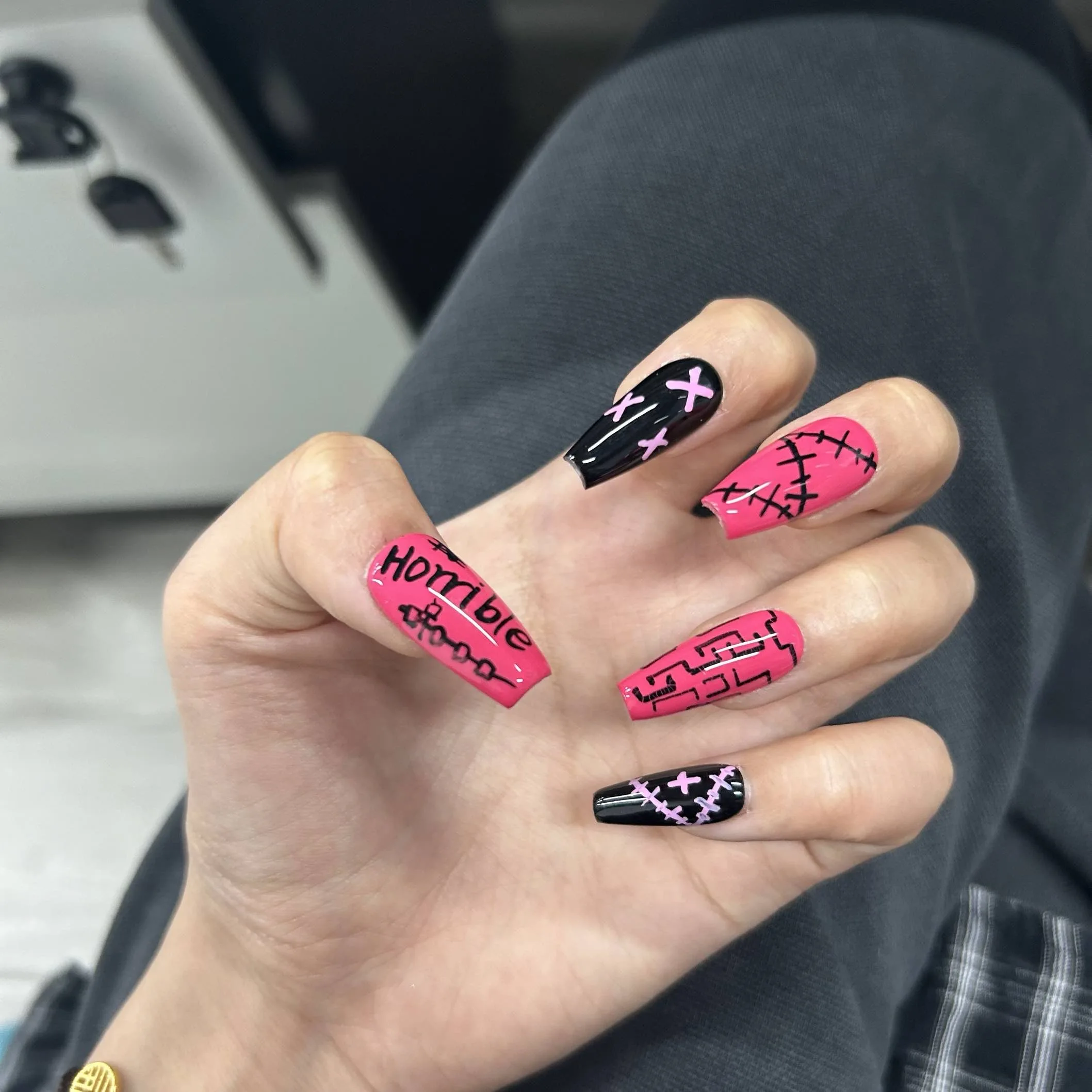 High quality hand painted black pink sweet style medium long wear nails false nail beauty
