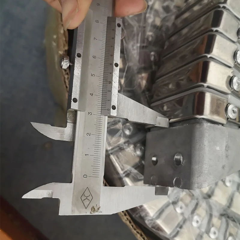 DGT type Fully enclosed flexible conduit shield steel energy chain