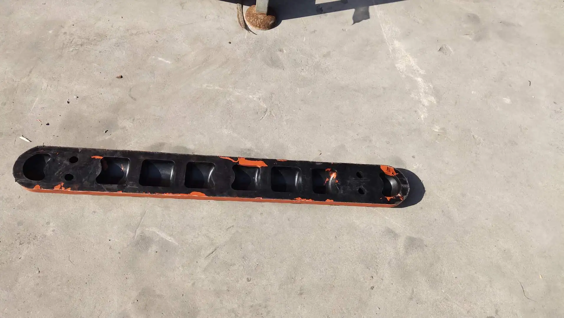 Red Durable Rubber Traffic  Lane separator Lane Divider Road Separator 100cm Long 10KGS With White Reflective Tape