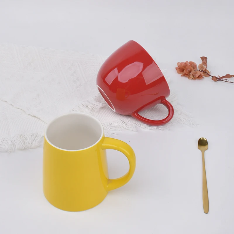 Nordic Classic Vertical Striped coffee Mug gloss red Glaze 500ml  Elegant Holiday Coffee Mug Ceramic For christmas