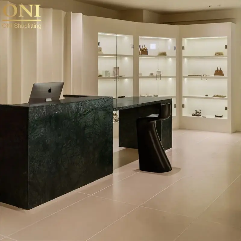 Мебель для магазина одежды