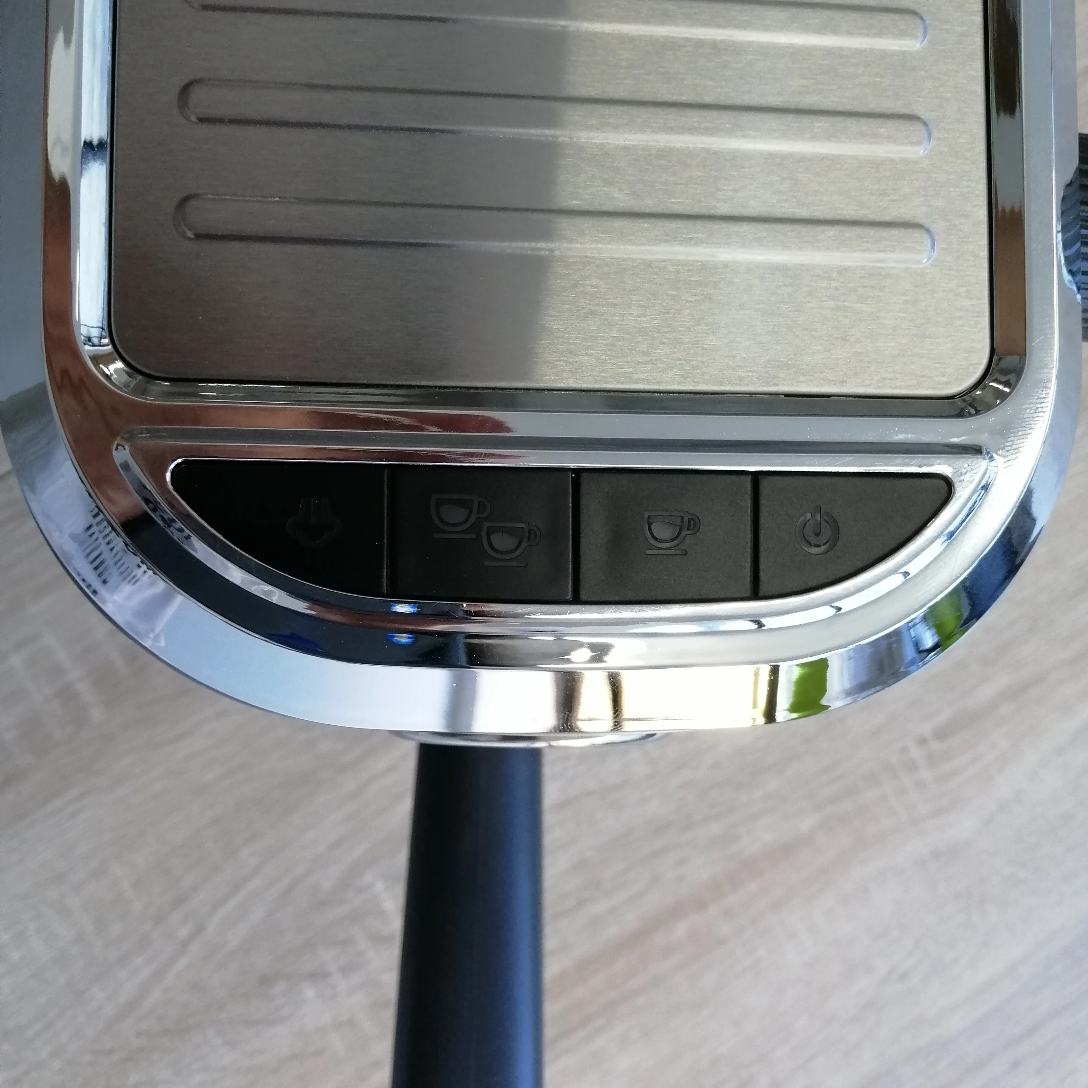 Espresso machine with pressure meter