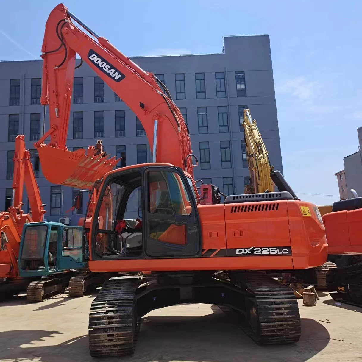 Подержанные экскаваторы Doosan Dx225 гусеничный экскаватор dx225LCA тяжелое оборудование для продажи DX300 DX260 DX380