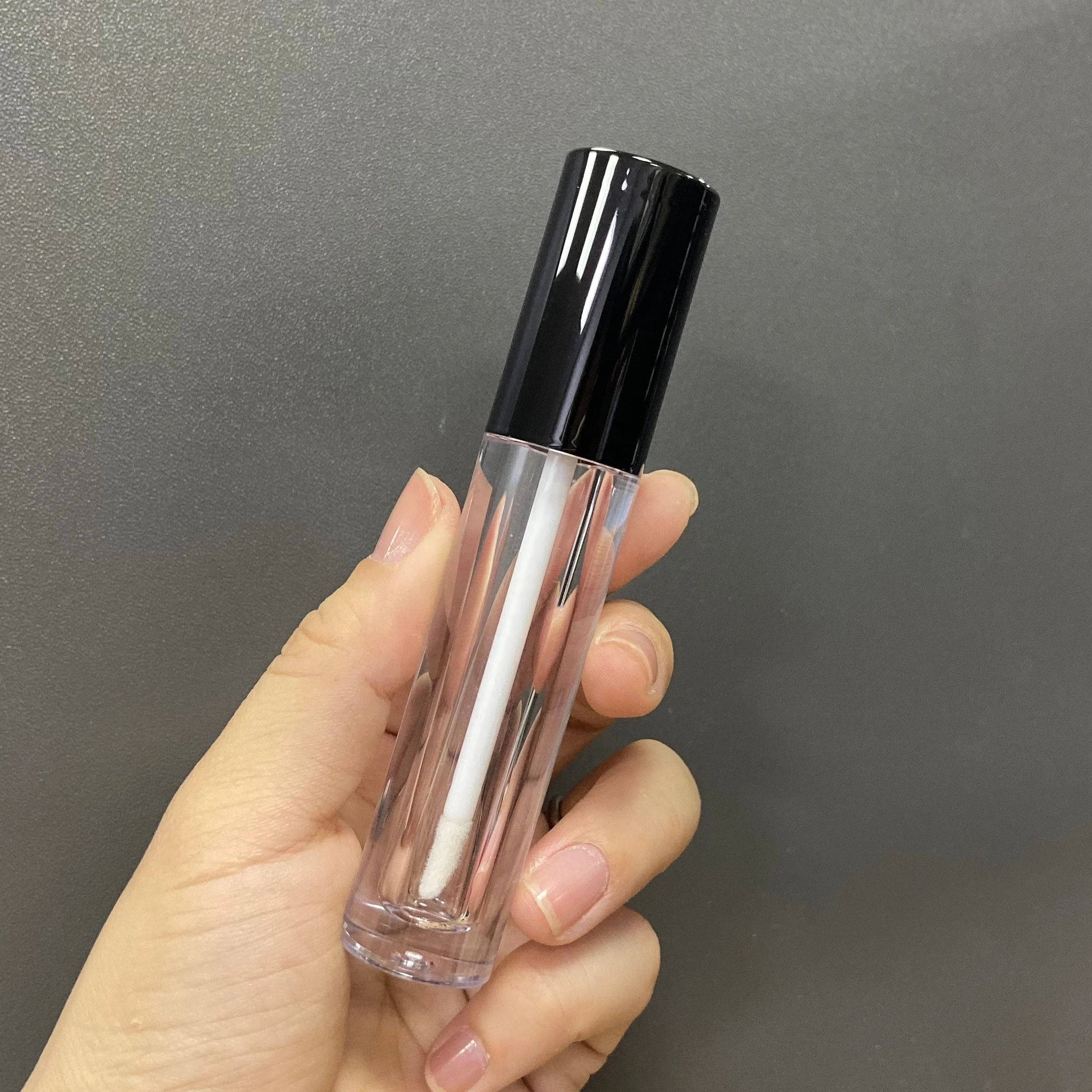 Wholesale Low MOQ Empty Makeup Custom Lip Tubes Private Label Lipgloss Packaging Fat Big Size Round Black Gloss Tube with Brush