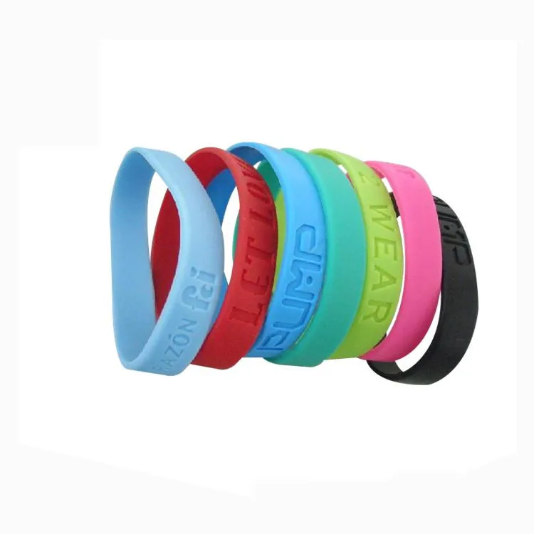 Personalised Eco Friendly  Band Bracelets Custom Shape Green Silicon Wristband For Children