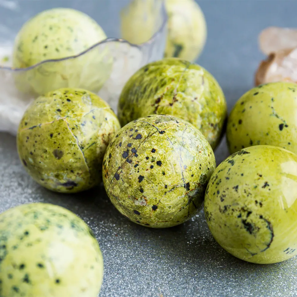 Wholesale Natural Hand Carved Healing Stones Green Ball Serpentine Crystal Spheres For Fengshui Decoration