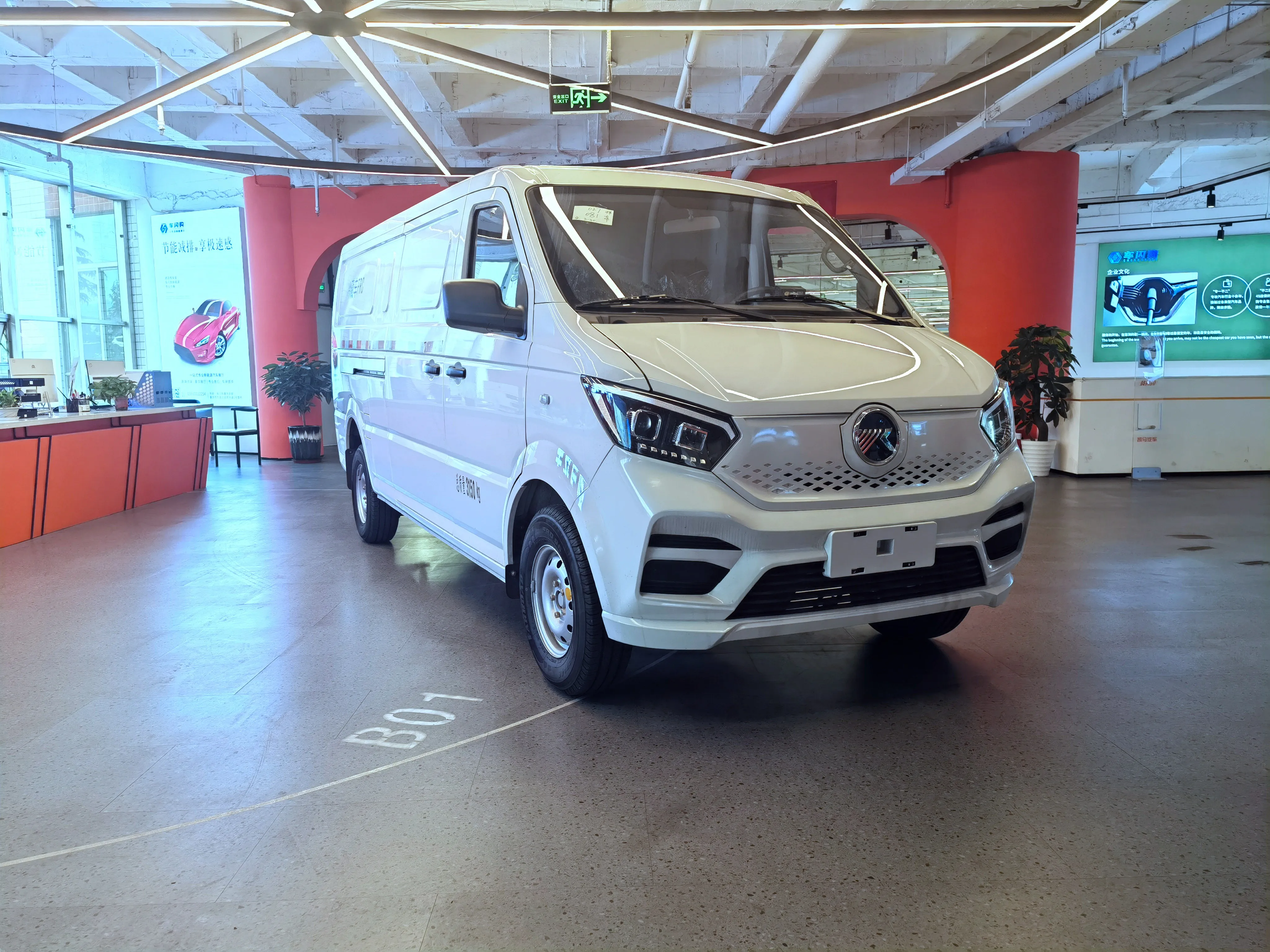 KAMA ES7 4x2 Electric Mini Refrigerated Cargo Trucks with 2 Seats Refrigerator Trucks In House For Transportation