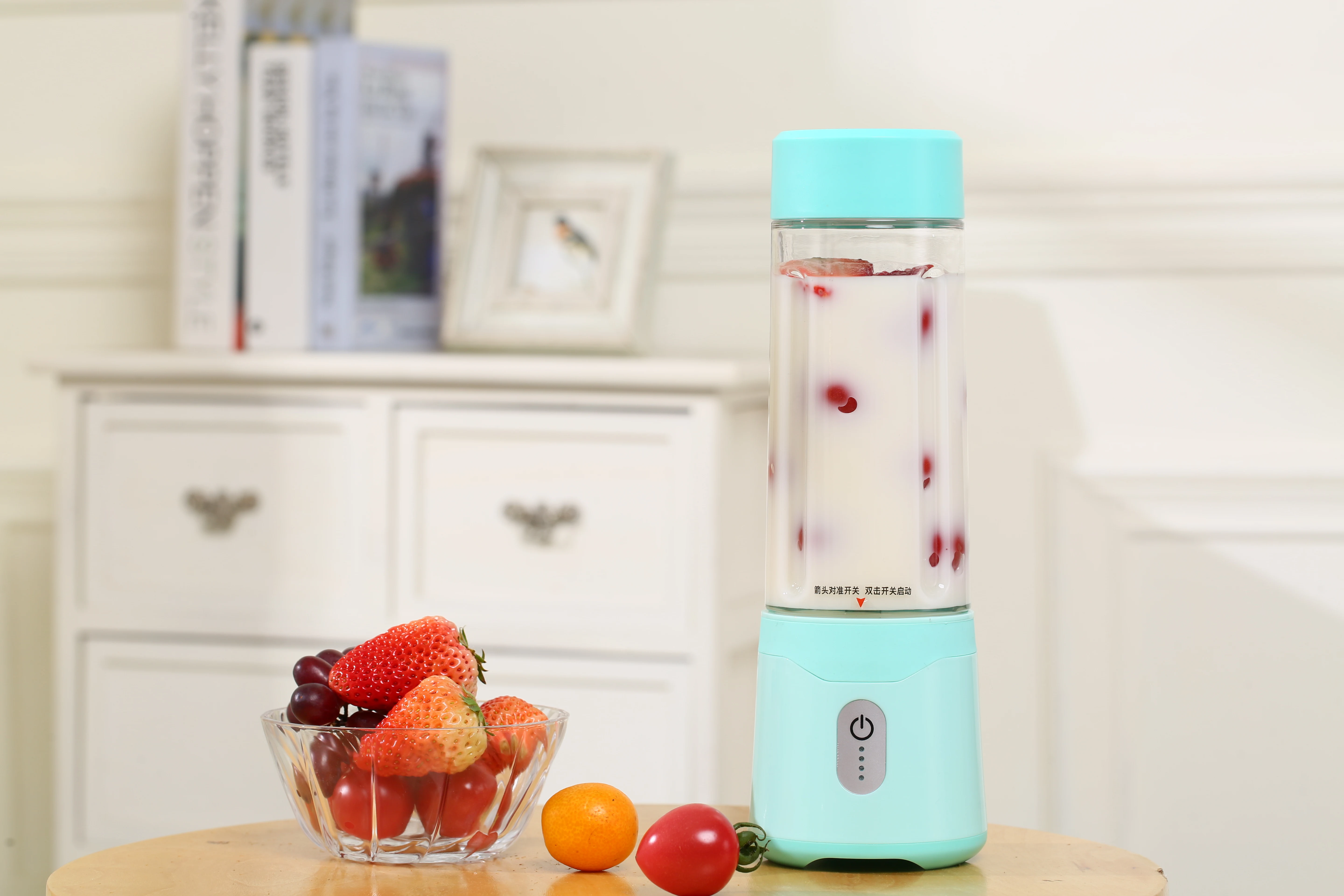 First Piece Special Price electric mini hand citrus juicer 500ml+350ml kitchen food mixers machines plastic smoothie shaker cups