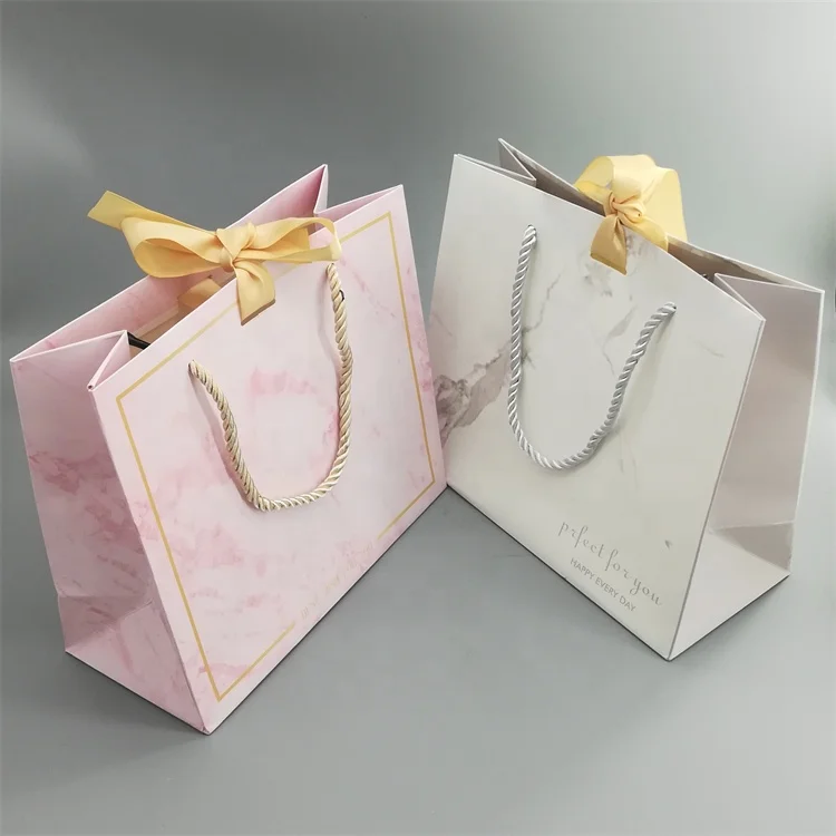 Different design wedding gift bags customized matte paper gifts packaging bags